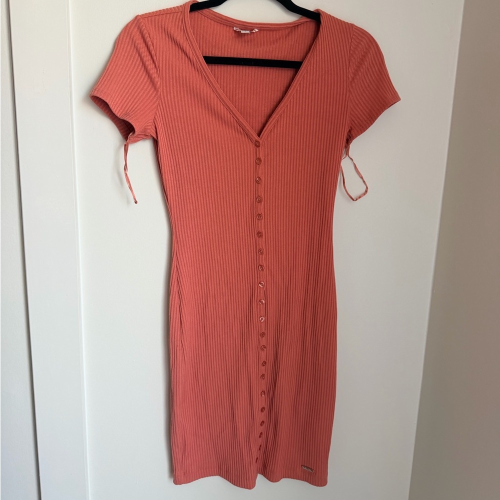 GUESS Ribbed Button-Front Coral Midi Dress